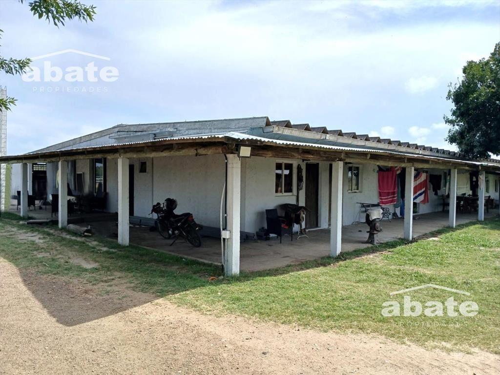 Venta de casa campo a refaccionar en Est. Atlántida a metro