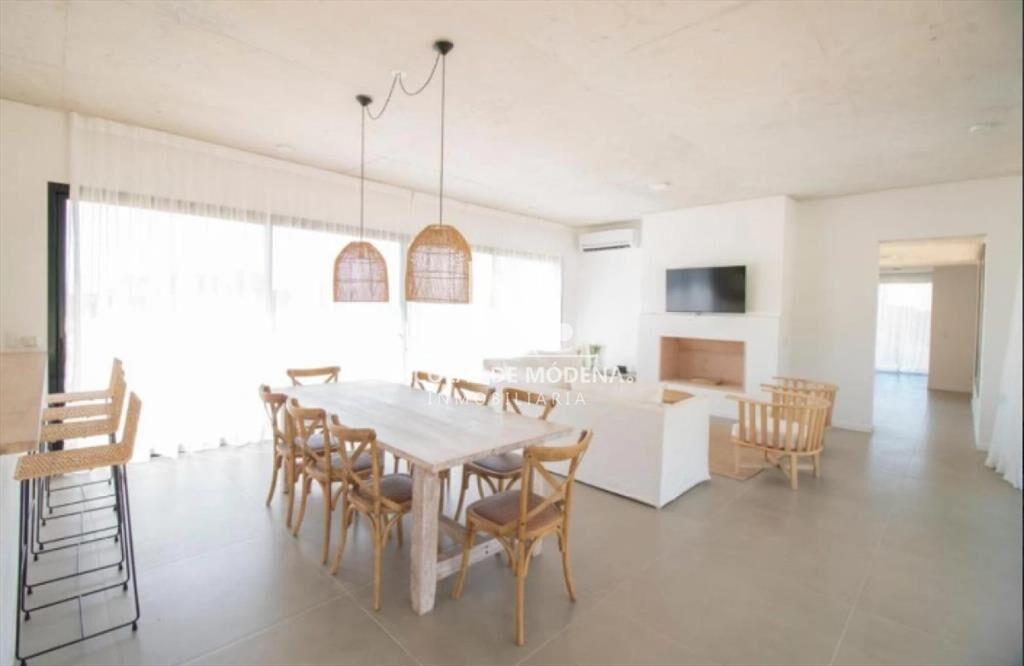 Vende casa en Pueblo mio, Manantiales de 4