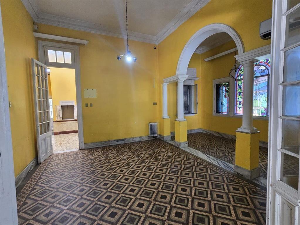 Gran Casona con excelente terreno sobre Av. Garzon, próx Sh