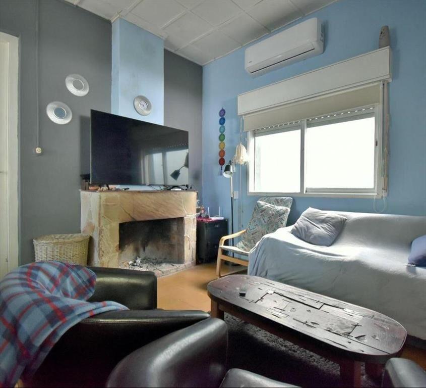 CASA 3 DORMITORIOS, 2 BAÑOS Y FONDO. ZONA COMERCIAL
