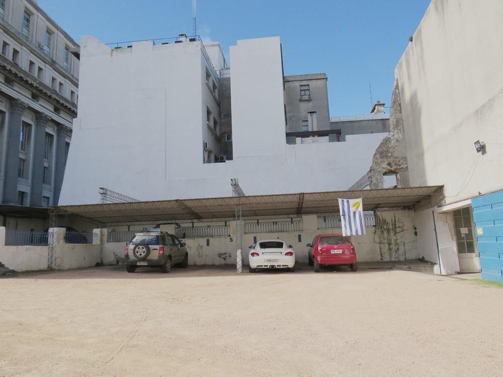 Tres padrones: Parking, local y apartamento