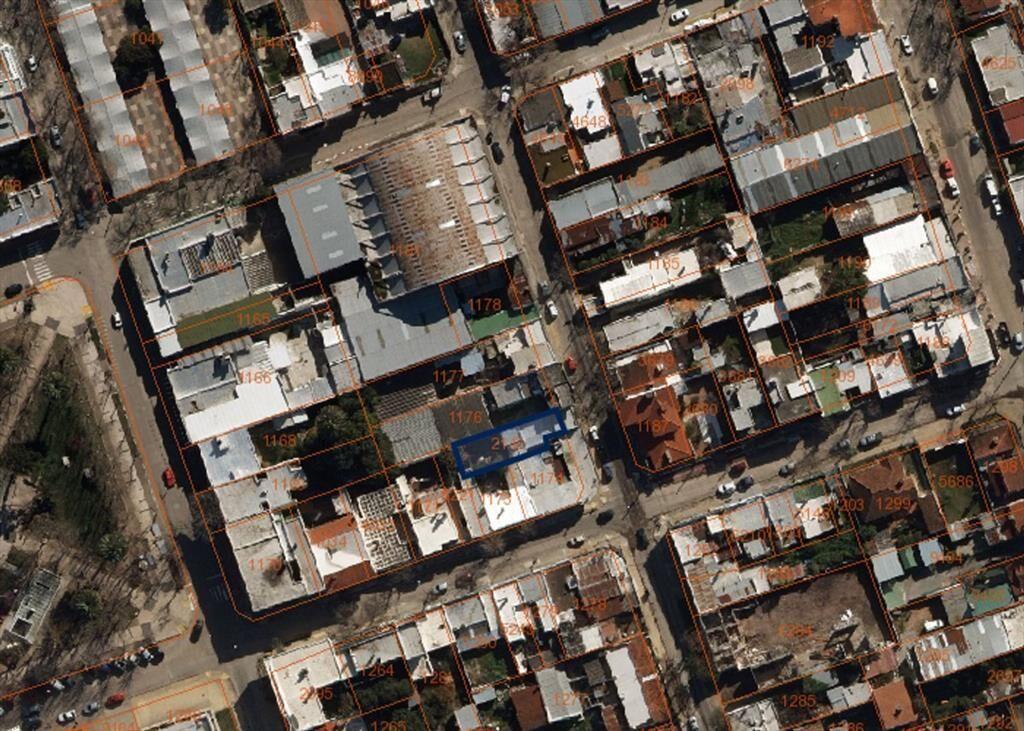 Venta de terreno con construcción en Pando
