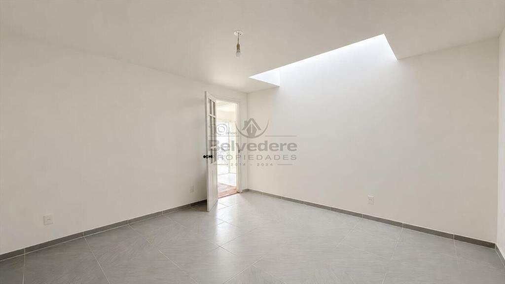 Apartamento reciclado dos dormitorios Cerro Ref. 203