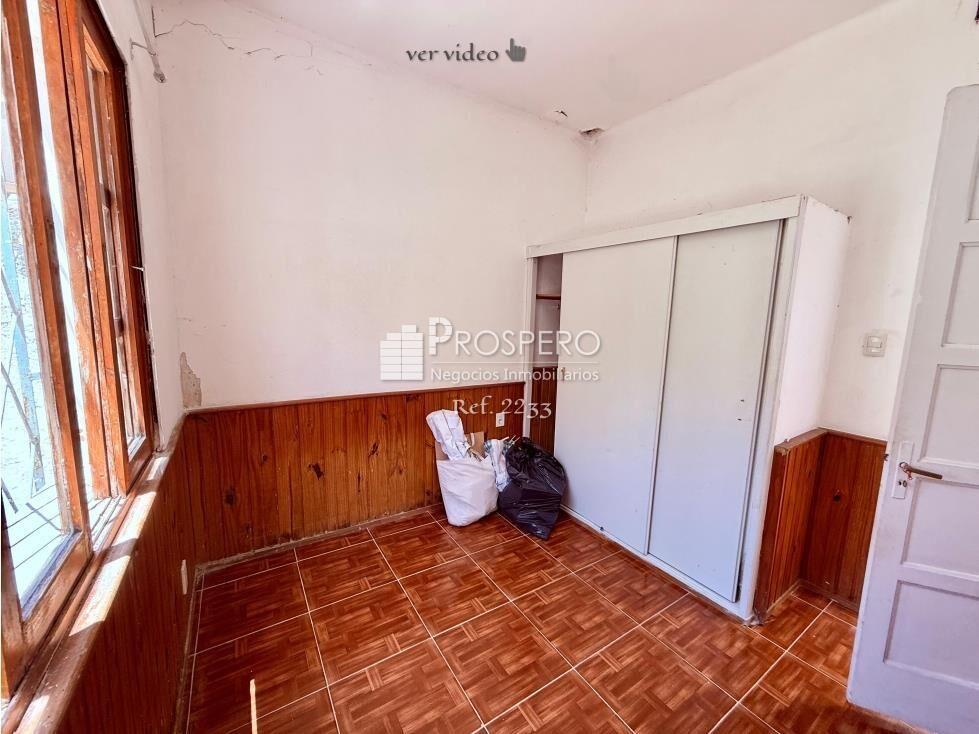 2233/3 Venta terreno con construccion de 2dorm Pocitos Fond