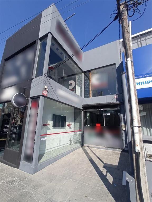 local - Solano García casi Ellauri, 100 m2 , 5 mts de frent
