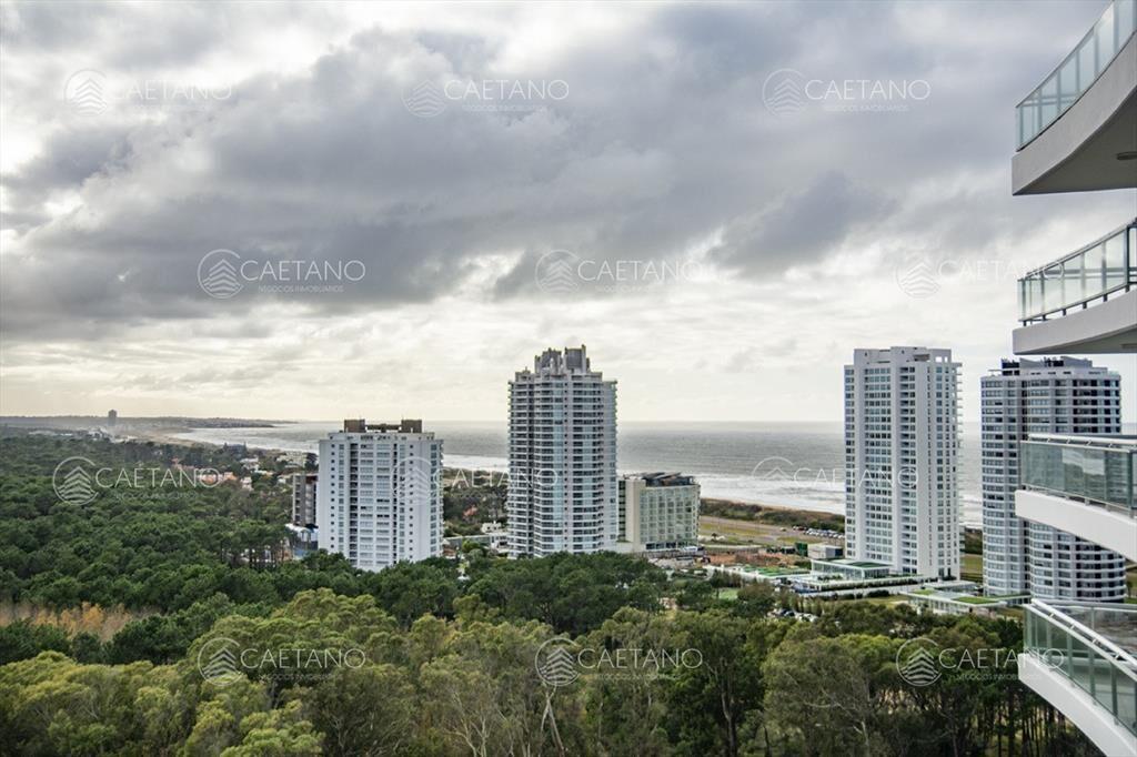 Departamento en piso alto en venta. Torre One.