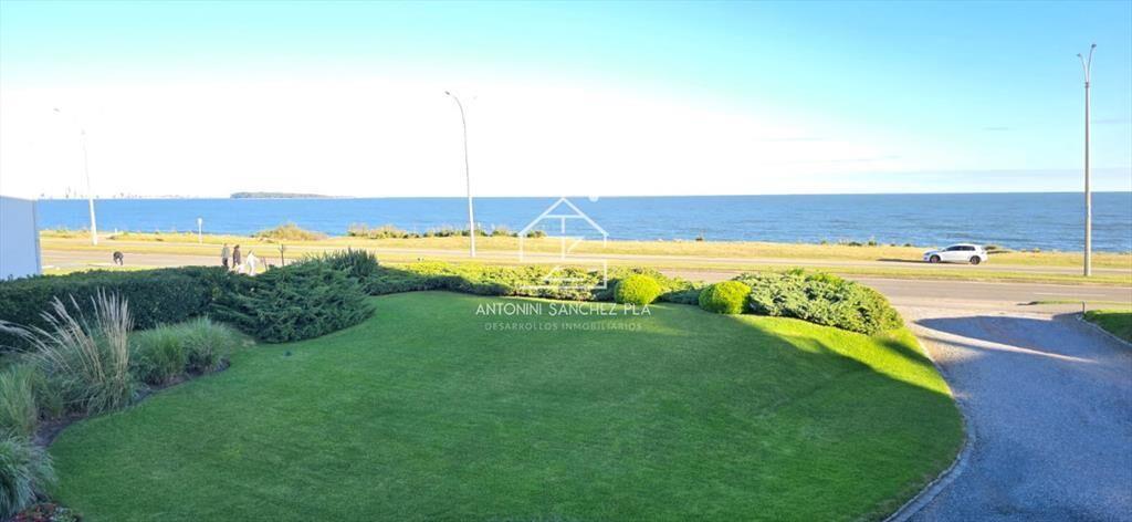 Apartamento 3 dormitorios frente al mar