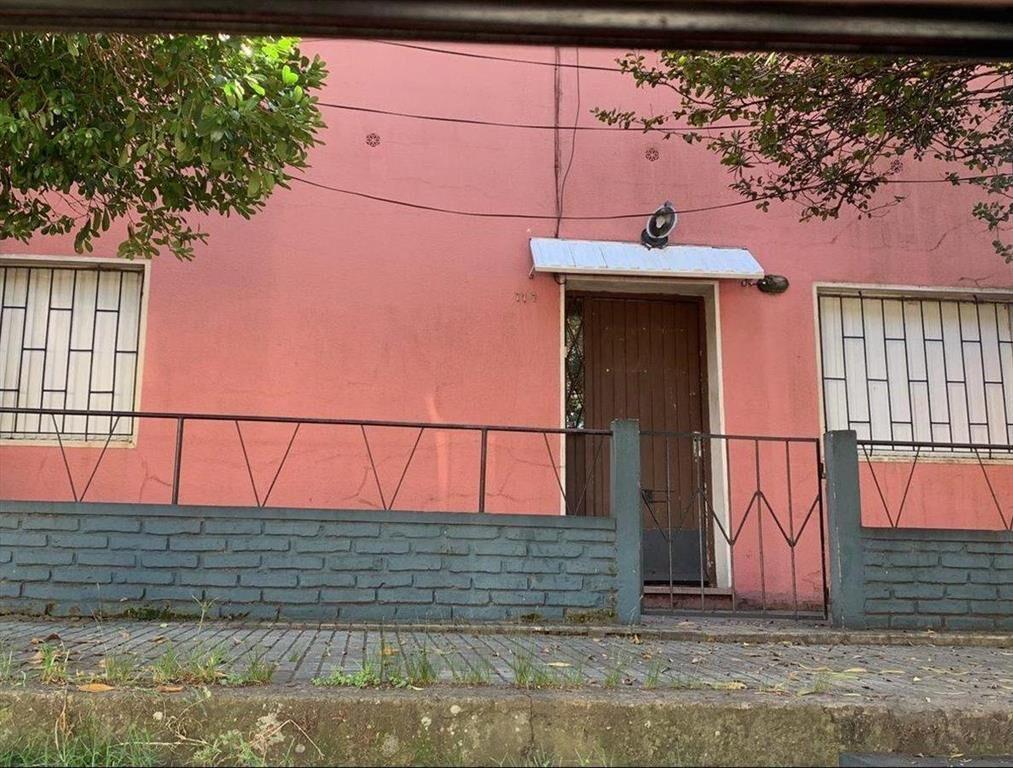 Venta de casa 3 dormitorios con garaje en Salto nuevo, entr
