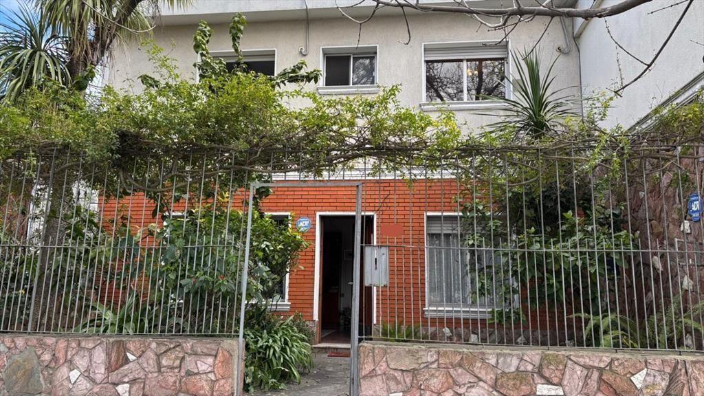 Casa en venta en Brazo Oriental, 2 plantas, 3 dormitori...