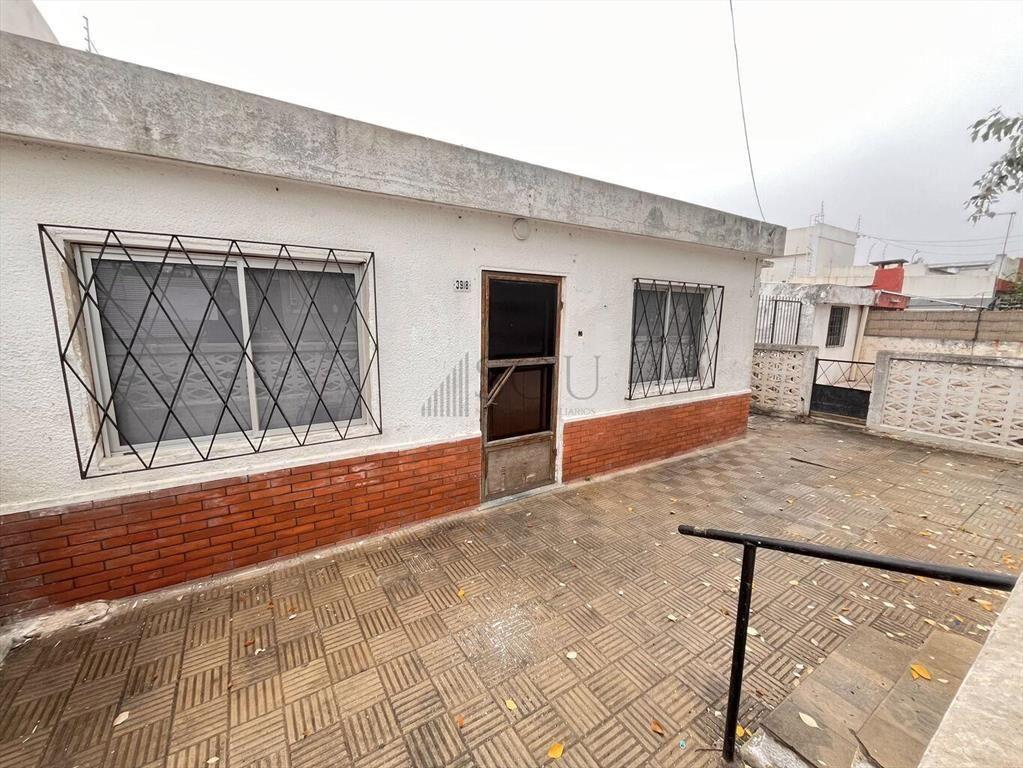 Venta casa 2 dormitorios y deposito en cerro