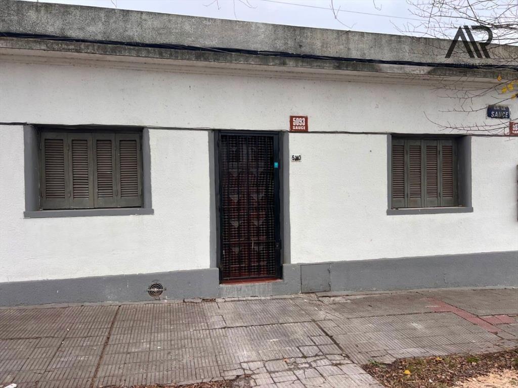 CASA ALQUILER SAYAGO AV MILLAN DOS A TRES DORMITORIOS SI...
