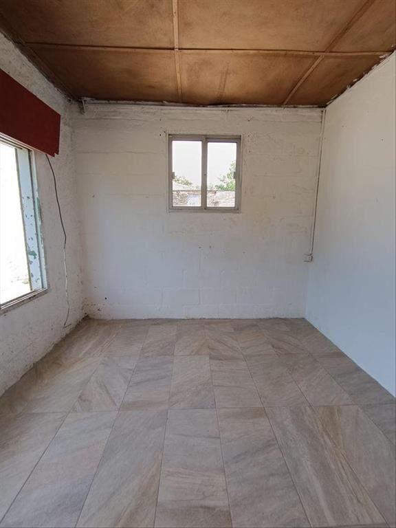 Casa de dos dormitorios y apto.