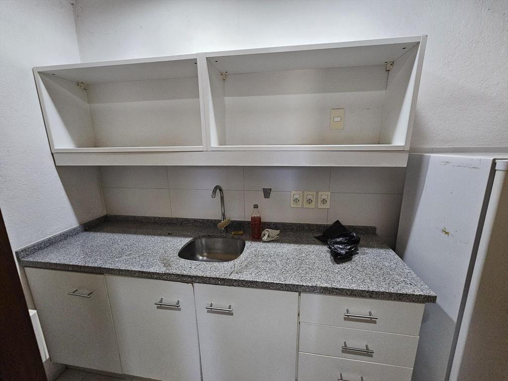 Proximo Luis Alberto de Herrera y Av Italia, 400 m2, excele