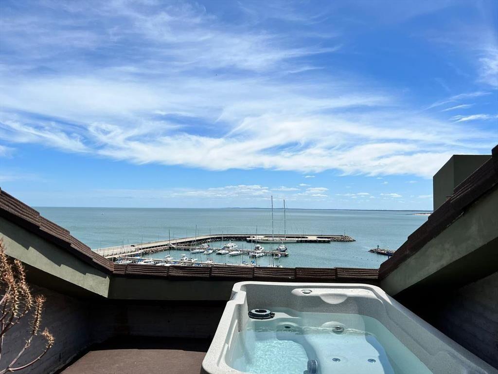 VENTA Rambla de Piriapolis frente al puerto 3 DORM DUPLEX