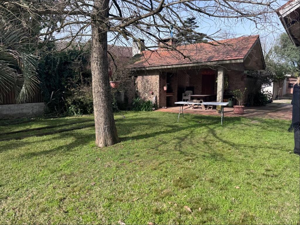 Parque Miramar. Una casa sobre el lago, en un terreno excep