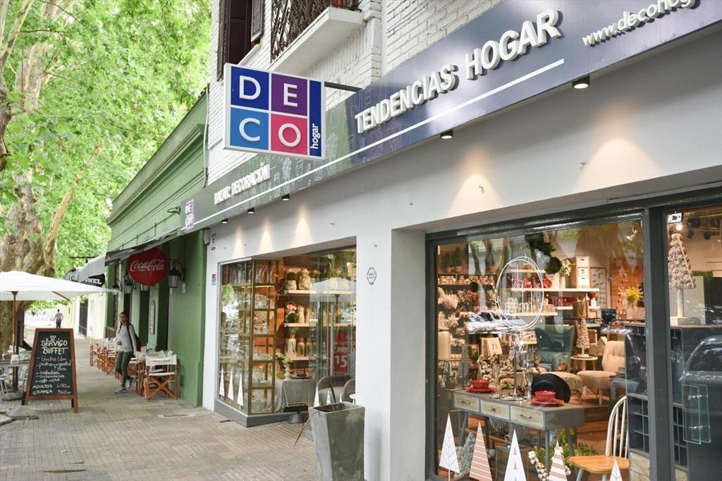 Excelente Local en Colonia del Sacramento. Avenida princip