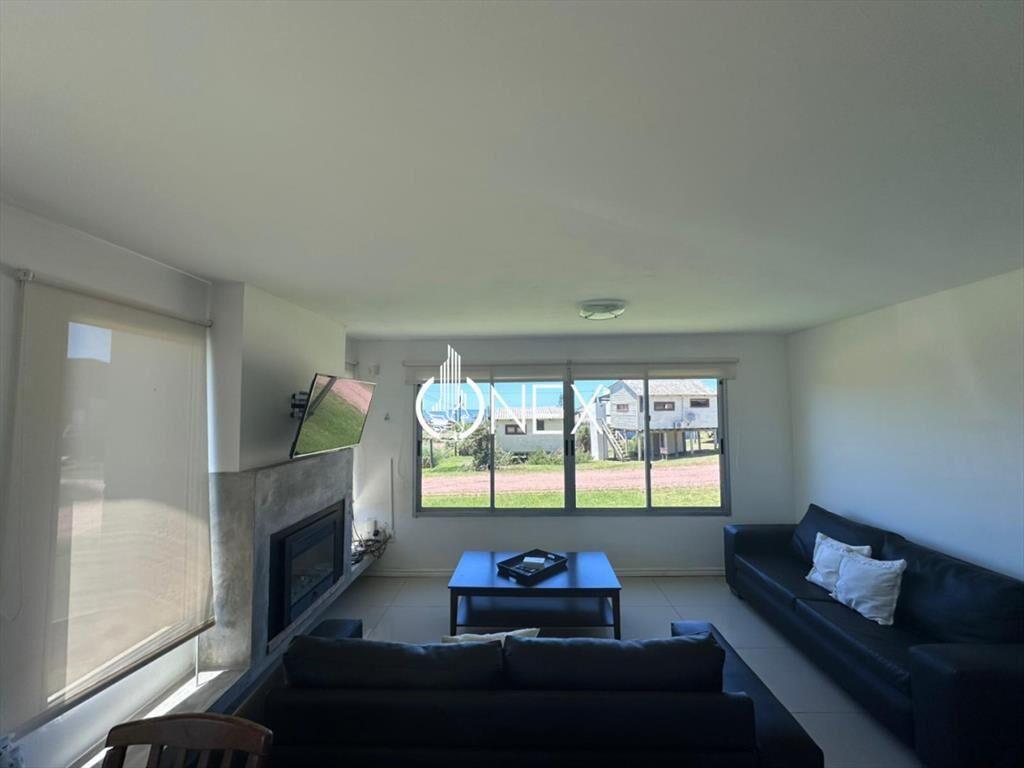 Venta casa de 4 dormitorios con vista al mar en