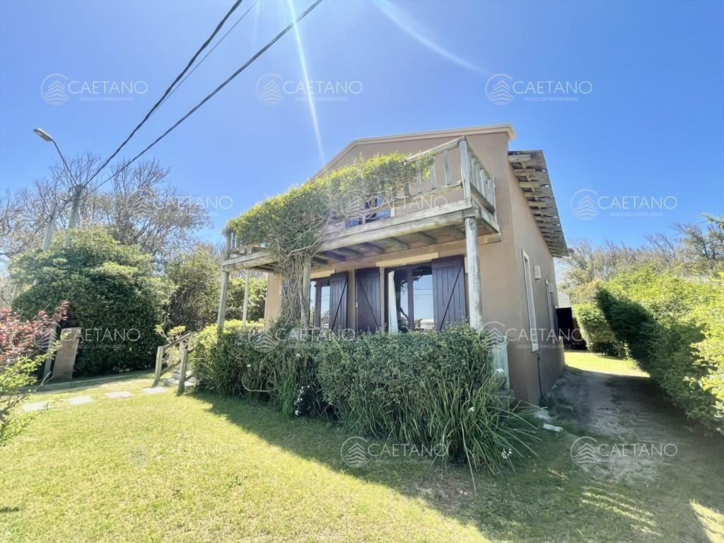 Alquiler casa 3 dormitorios en Balneario Bs As - Punta del