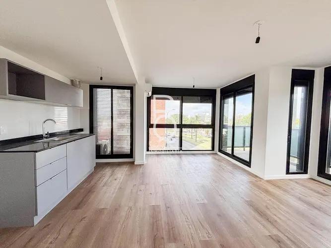 Apartamento moderno con amplios ventanales y diseño de concepto abierto — Concepto Unity Park